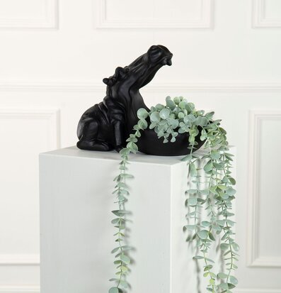 Bild av konstnärlig skål med flodhäst och växt