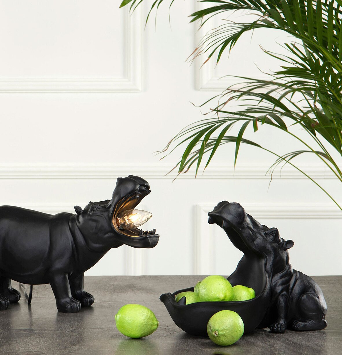 Skål Flodhäst Svart från A Lot Decoration på ett bord