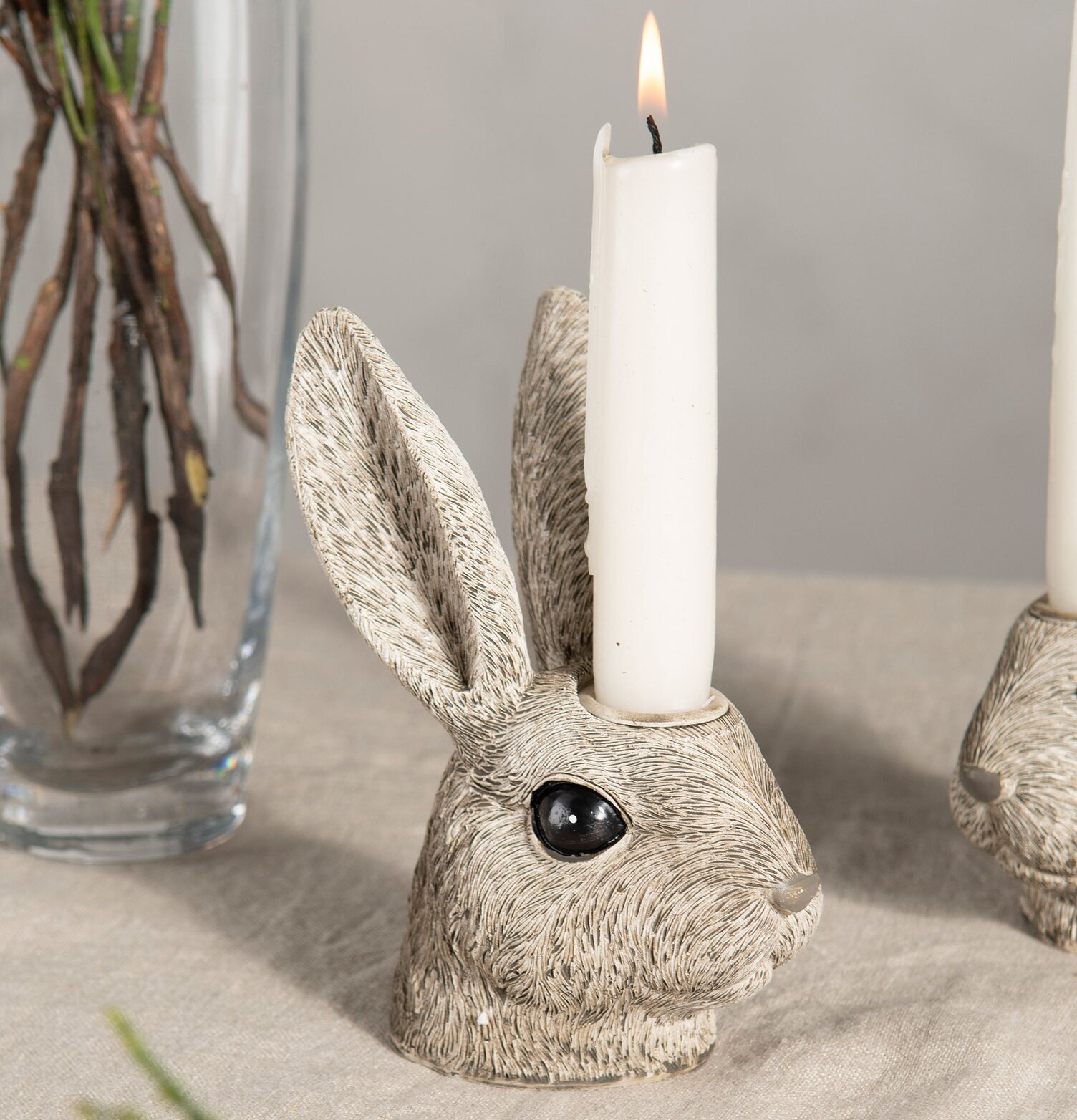 Ljushållare Kaninhuvud Poly från A Lot Decoration på bord