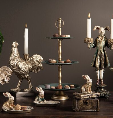 Bild av elegant dekorativ samling med ljusstake