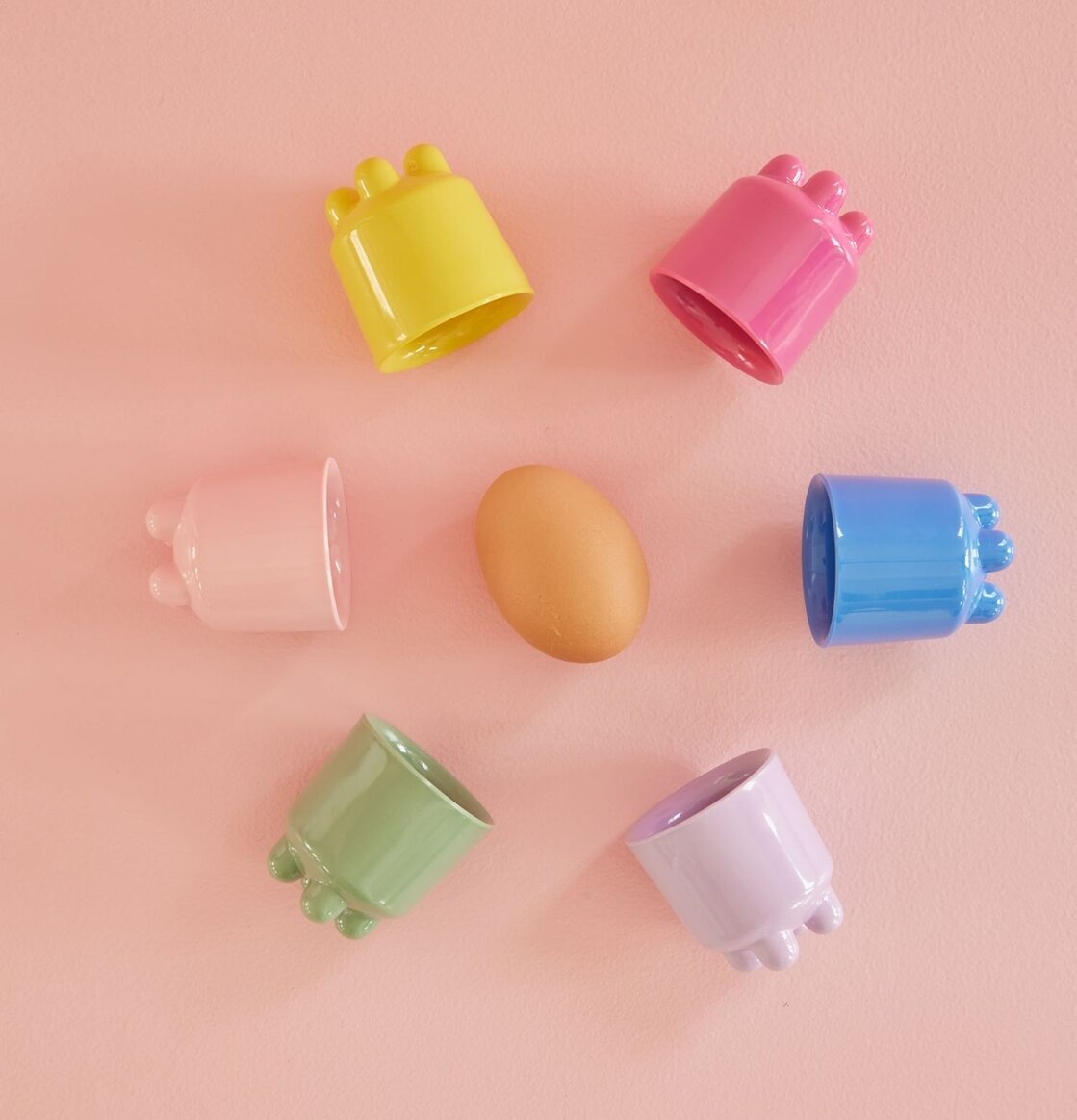 Äggkoppar Melamin 6-pack från Rice på rosa bakgrund