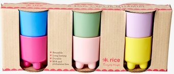 Bild av färgglada och hållbara äggkoppar i kartong