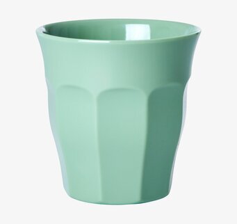 Bild av stilfull mugg i mintgrön nyans och elegant design