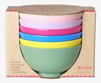 Bild av färgglada skålar i sexpack för alla tillfällen