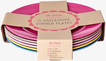 Foto av färgglada och hållbara tallrikar i melamin