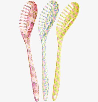 Bild av tre färgglada och livfulla pastaslevar