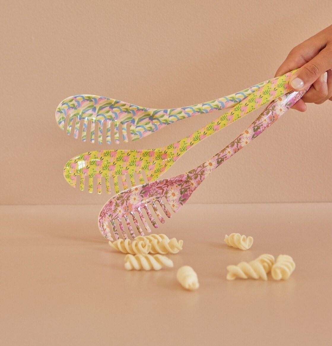 Pastaslev - Flower Me Happy från Rice med färgglada mönster