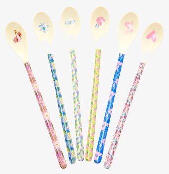 Bild av färgglada skedar med blommönster och dekorationer