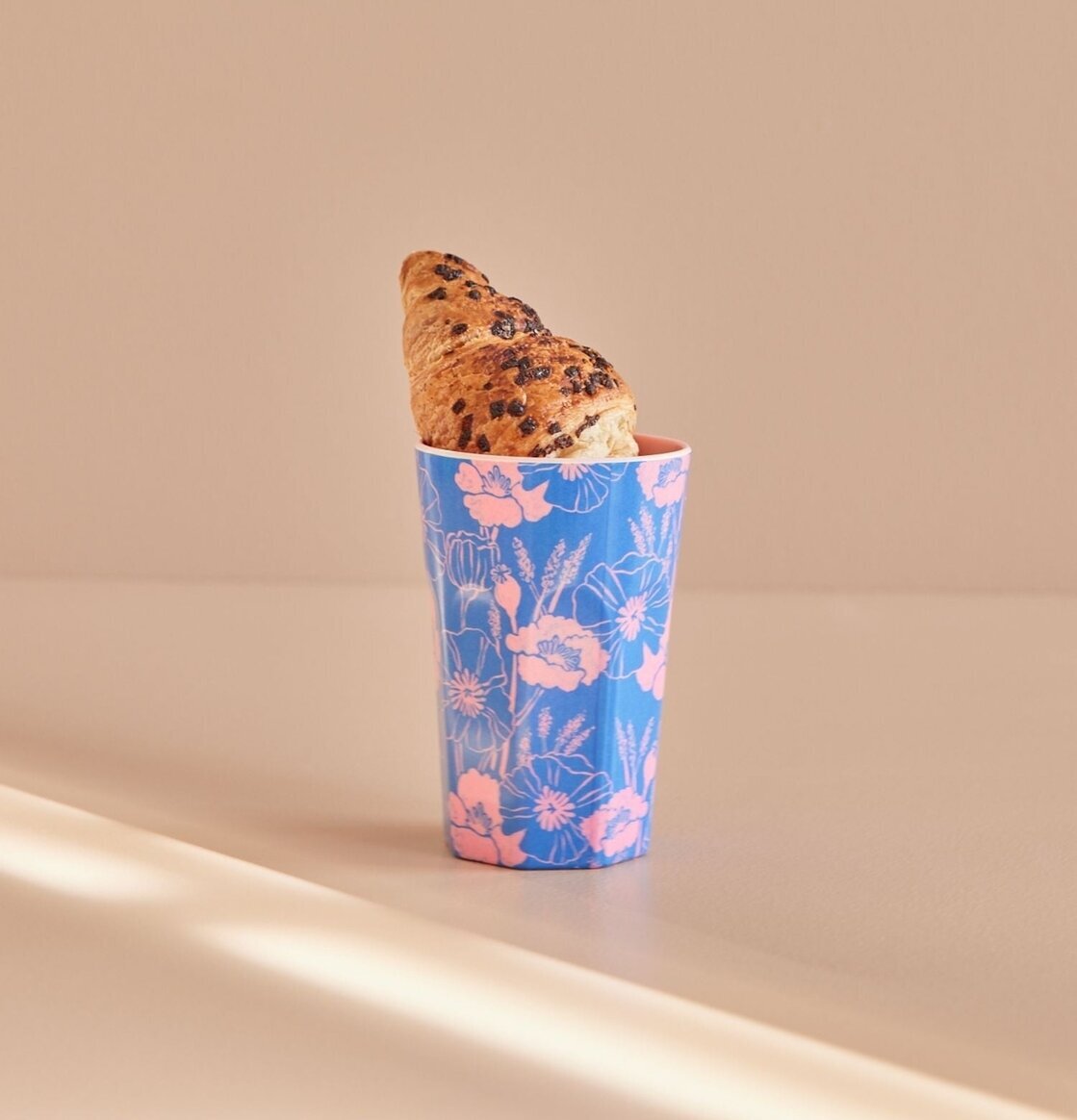 Mugg Latte Poppies Love Print från Rice med croissant
