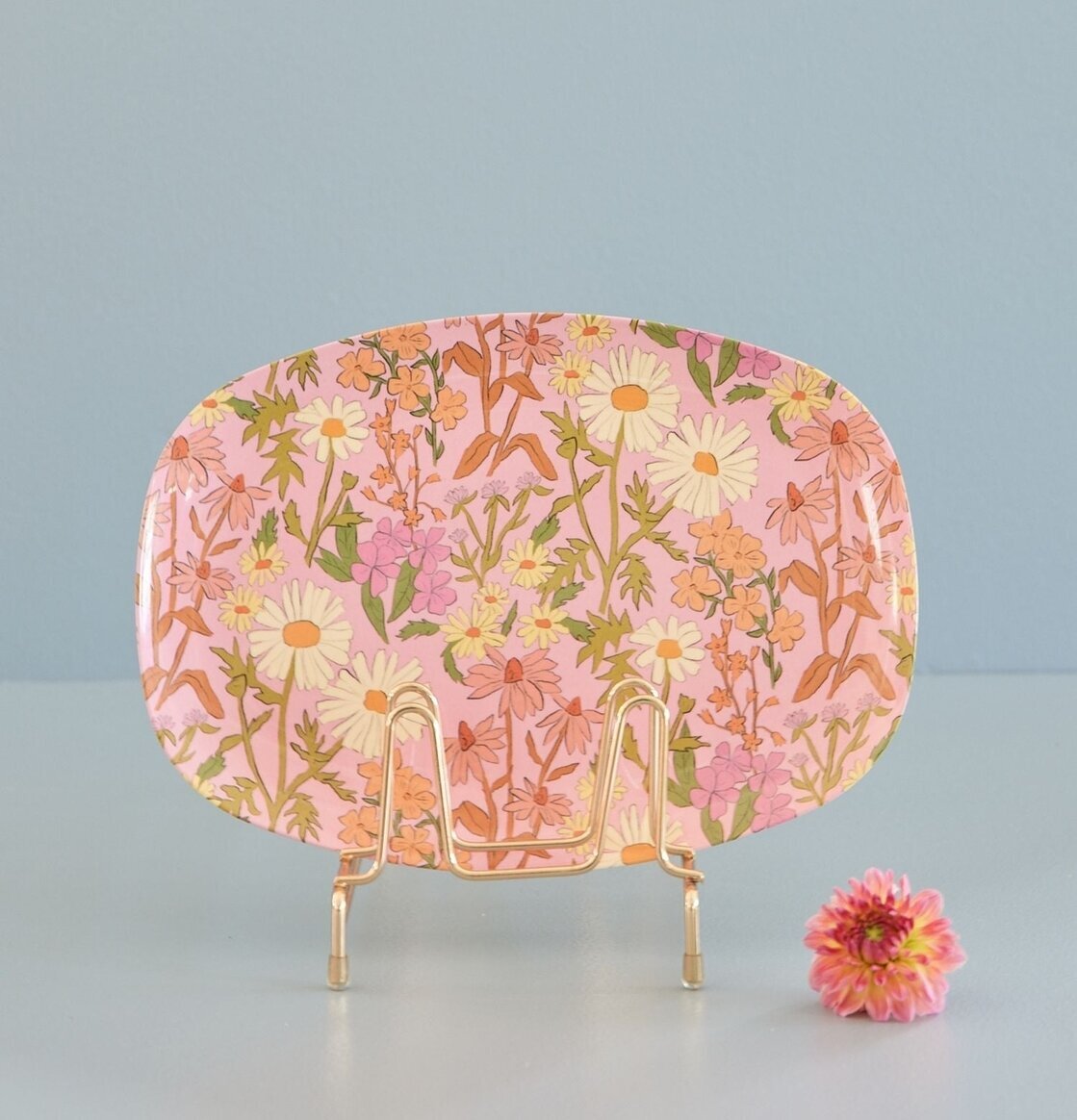 Tallrik Daisy Dearest Print från Rice med blommönster