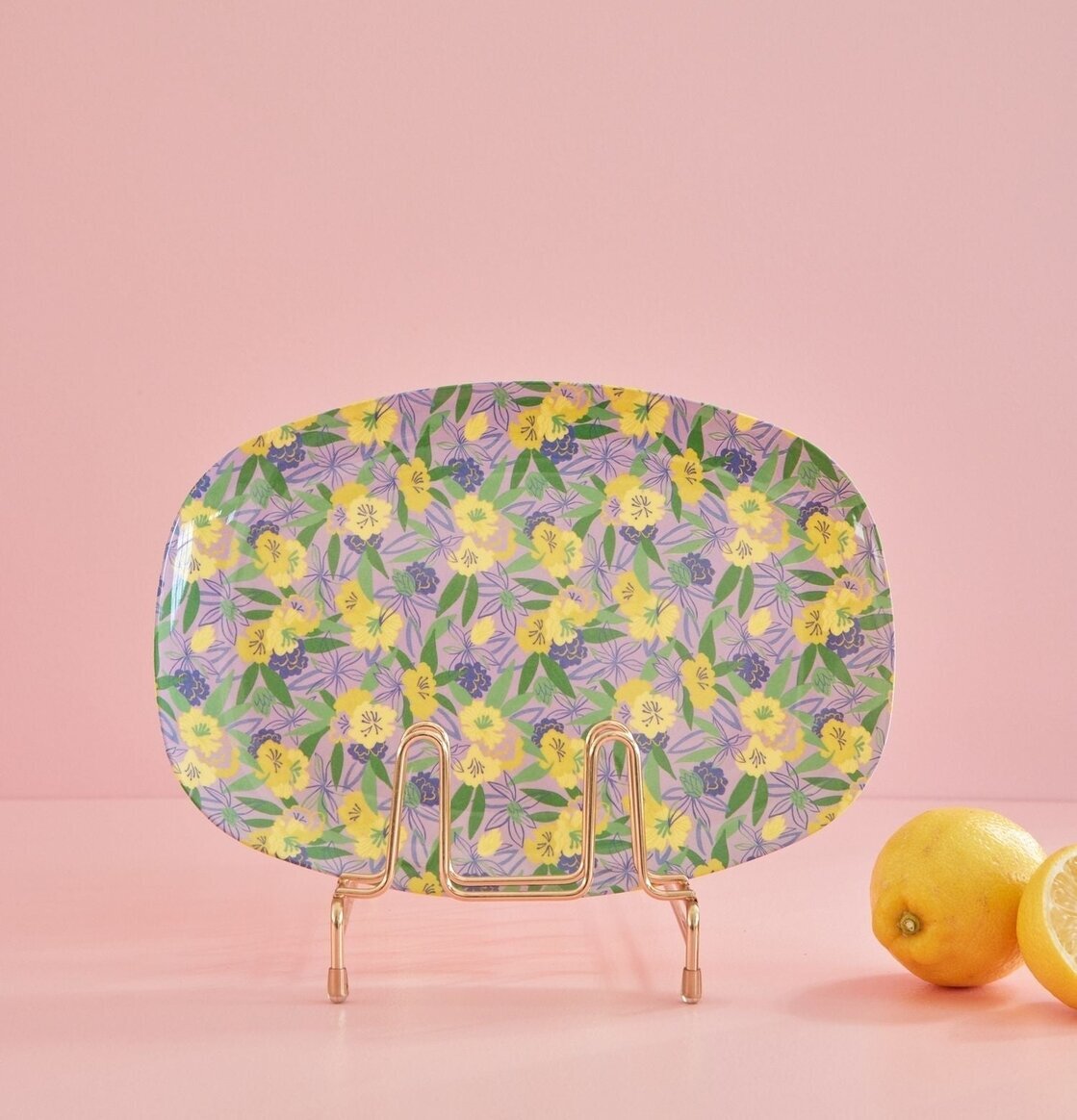 Tallrik Fancy Pansy Print från Rice med blommigt mönster