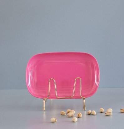 Foto av färgglad tallrik med nötter i modern design