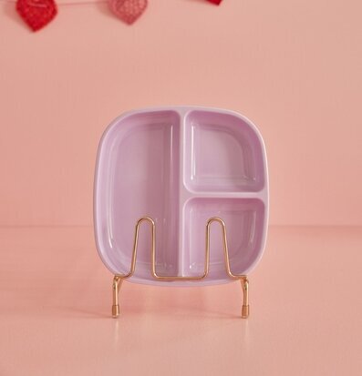 Bild av lavendelfärgad barntallrik med tre fack