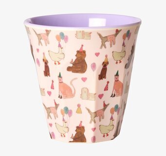 Bild av mugg med lekfullt djurmotiv och lavendelfärg