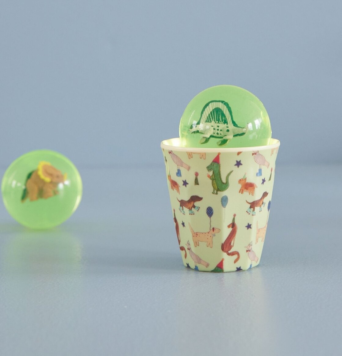 Barnmugg Animal Green Print från Rice med djurmönster