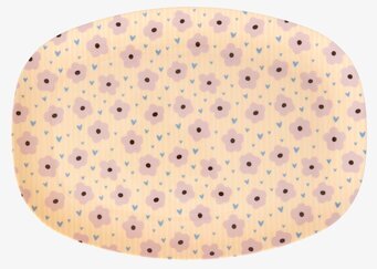 Bild av oval tallrik med livfullt blommönster