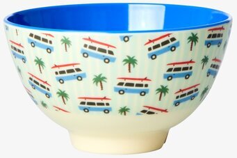Bild av en färgglad skål med buss- och palmtryck