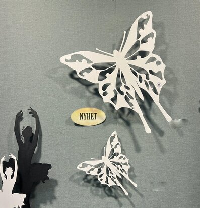 Bild av dekorativa fjärilar och ballerinor i harmoni