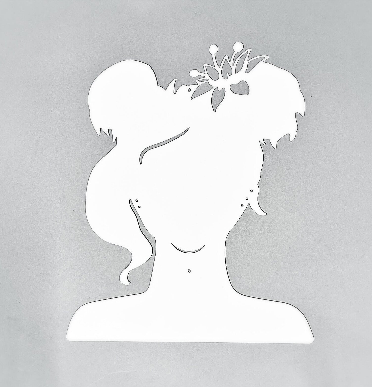 #ÄlskaPlåt Tjejgalge Blank Vit från Älskaplåt mot grå bakgrund