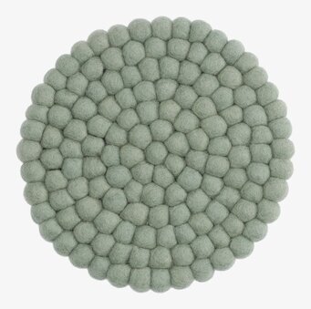 Bild av grytunderlägg i tovad ull, ljusgrön nyans