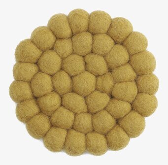 Bild av glasunderlägg i tovad ull och varm ockragul ton