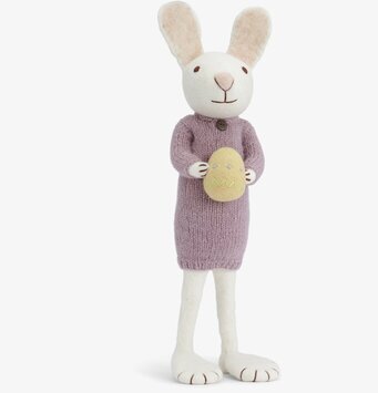 Bild av vit kanin i lila klänning med gult ägg
