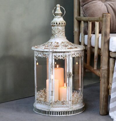 Bild av antik lanterna som skapar mysig atmosfär