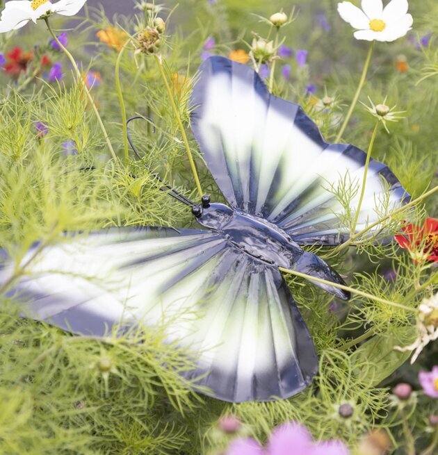 Fjäril Vägg Hamrad Plåt från Different Design i grönska