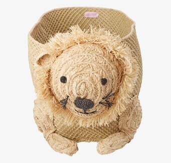 Foto av unik och charmig förvaringskorg i raffia