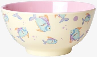 Bild av dekorativ skål med fiskmönster och rosa insida