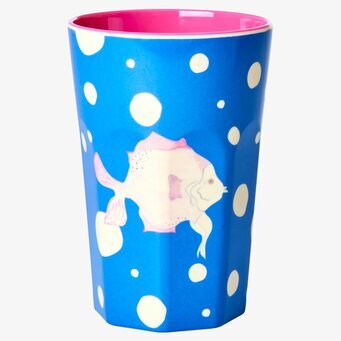 Foto av mugg med lekfull design och livfulla färger