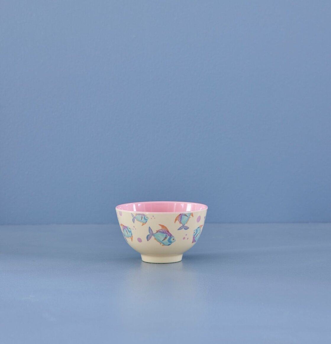 Liten Skål Fish Cream Print från Rice med färgglatt fiskmotiv