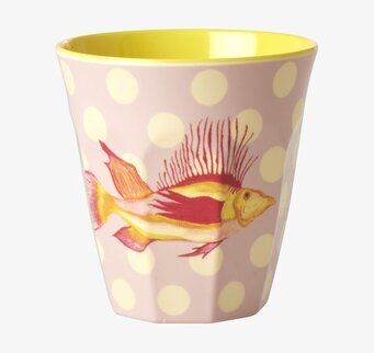 Bild av melaminmugg med fiskmotiv och levande färger