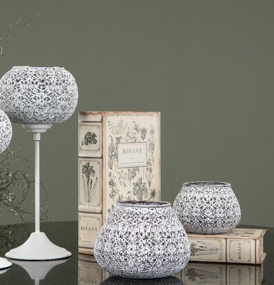 Bild av elegant ljuskomposition med botanisk låda