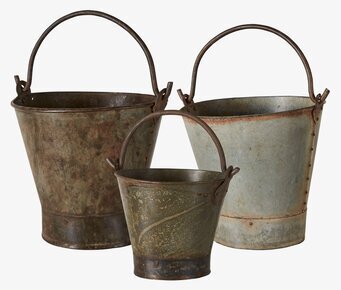 Bild av charmiga vintagehinkar med rustik känsla