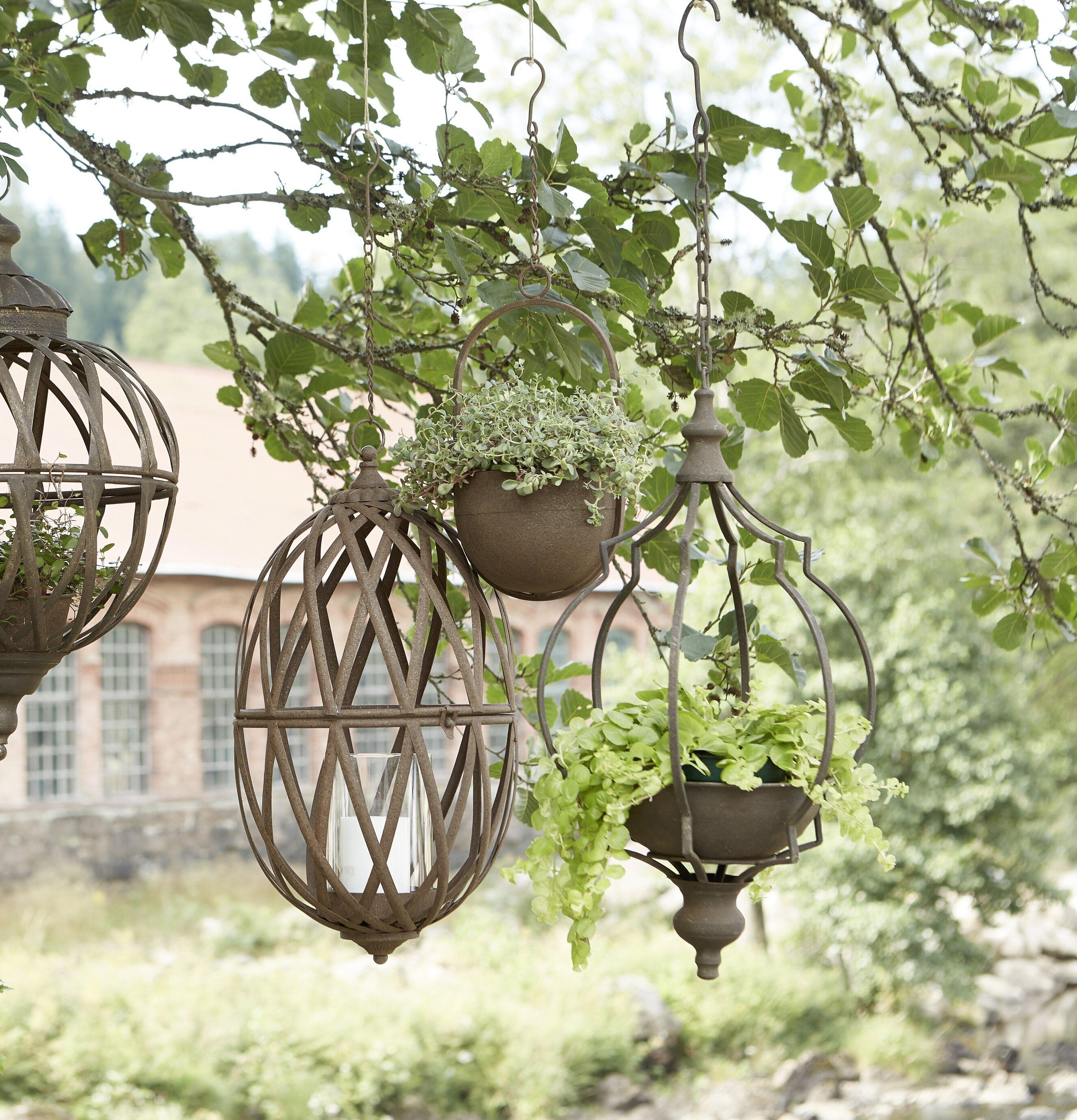 Ragna Hängampel Rost Stor från Wikholm Form i trädgård