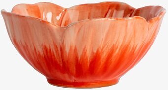 Bild av röd skål med blommig design och glansig yta