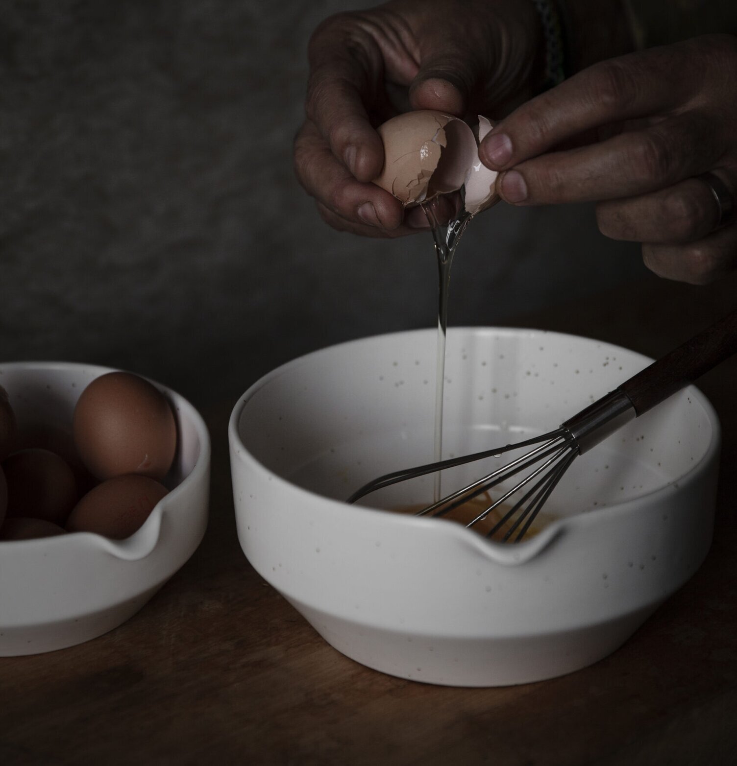 Spillkum Naturvit Ø23 cm - Ernst, två skålar, vispa ägg