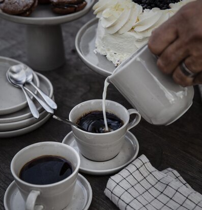 Bild av en inbjudande fikastund med stil och harmoni