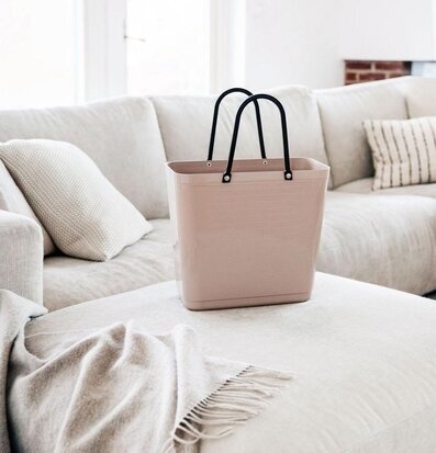 Bild av stilfullt vardagsrum med harmonisk atmosfär