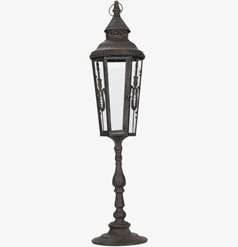 Foto av en stor metalllykta med glas och elegant design