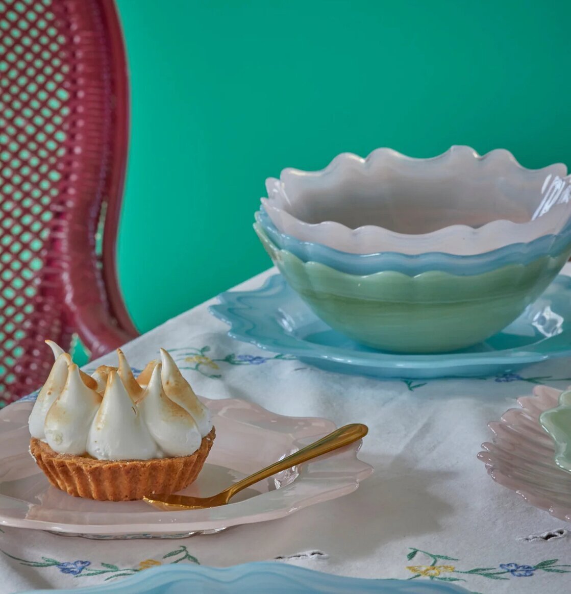 Glasskål Alabaster Rosa från Rice med staplade färgade skålar