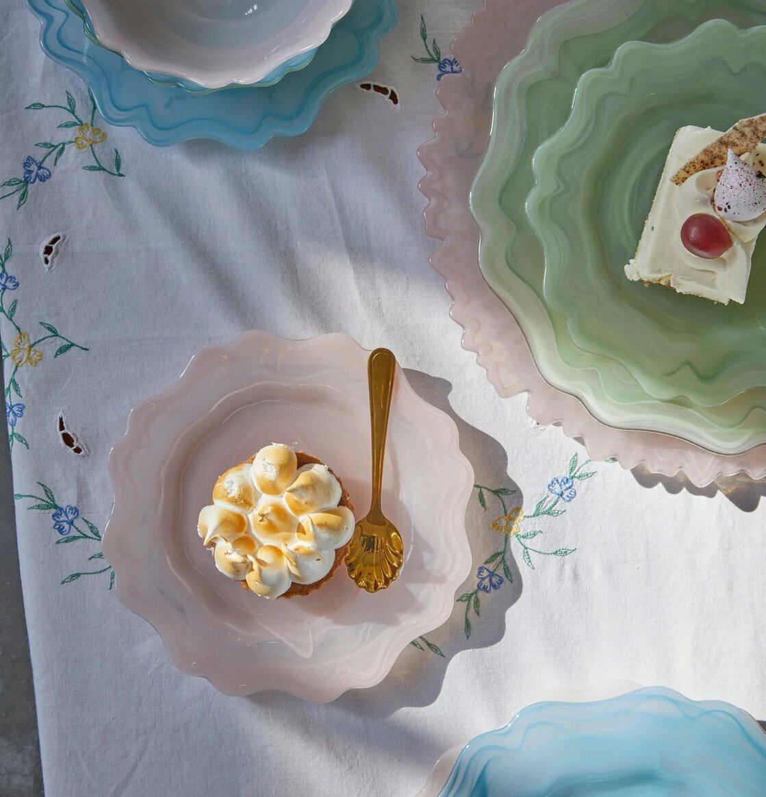 Serveringsfat Glas Alabaster Rosa från Rice i vacker dukning