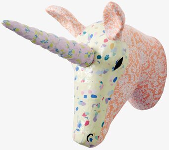 Bild av färgglad papier-maché enhörning med blommor