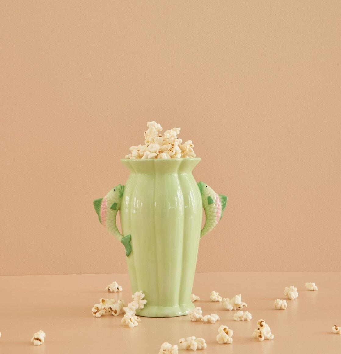 Keramikvas Fish Green från Rice med fiskformade handtag