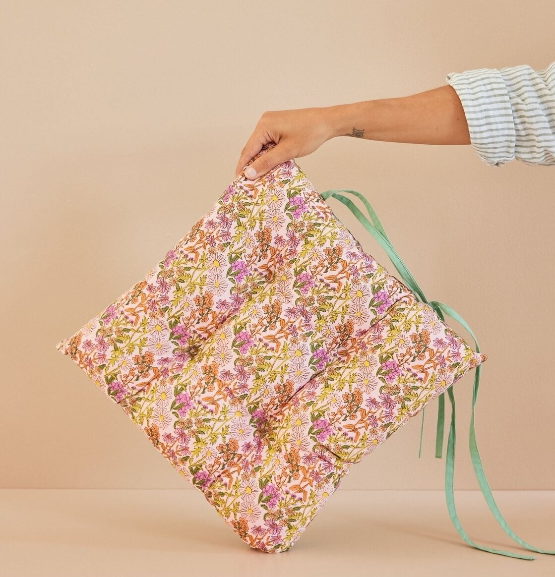 Stolsdyna Flower Print från Rice med färgglatt blommönster