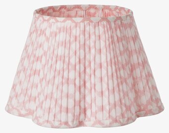 Bild av vacker rosa lampskärm med geometriskt mönster