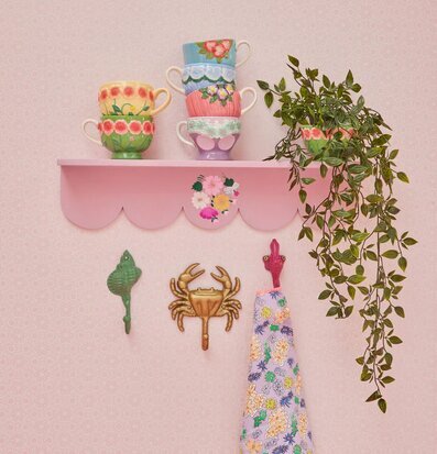 Bild av färgglad och lekfull inredning med krokar