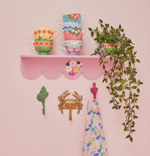 Väggkrok Snäcka från Rice i grönt, hängande kökshandduk