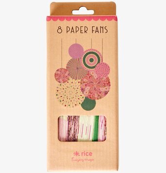 Bild av färgglada pappersdekorationer i pastelltoner